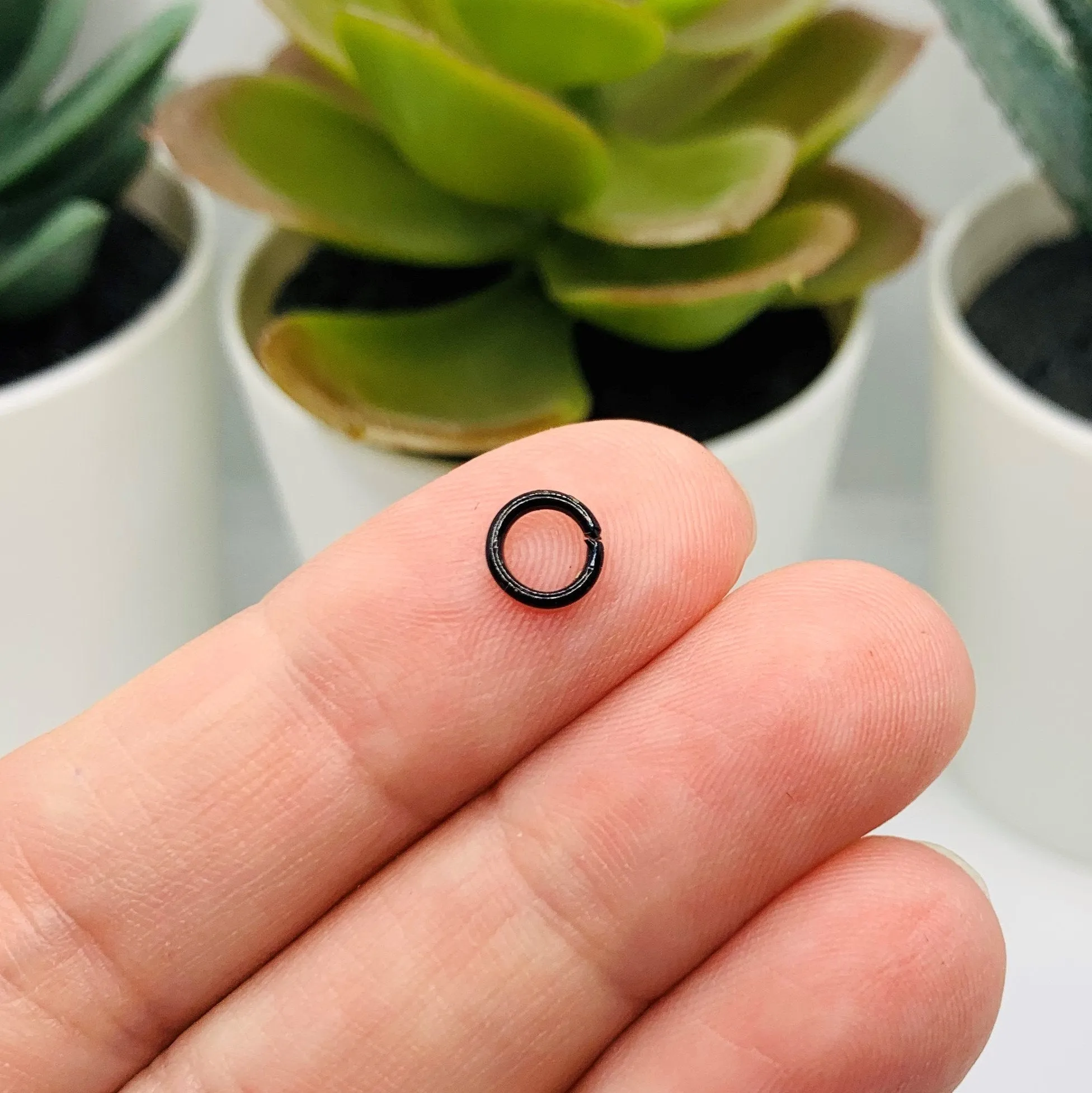 100, 500 or 1,000 Pieces: 6 mm Black Open Jump Rings, 18g