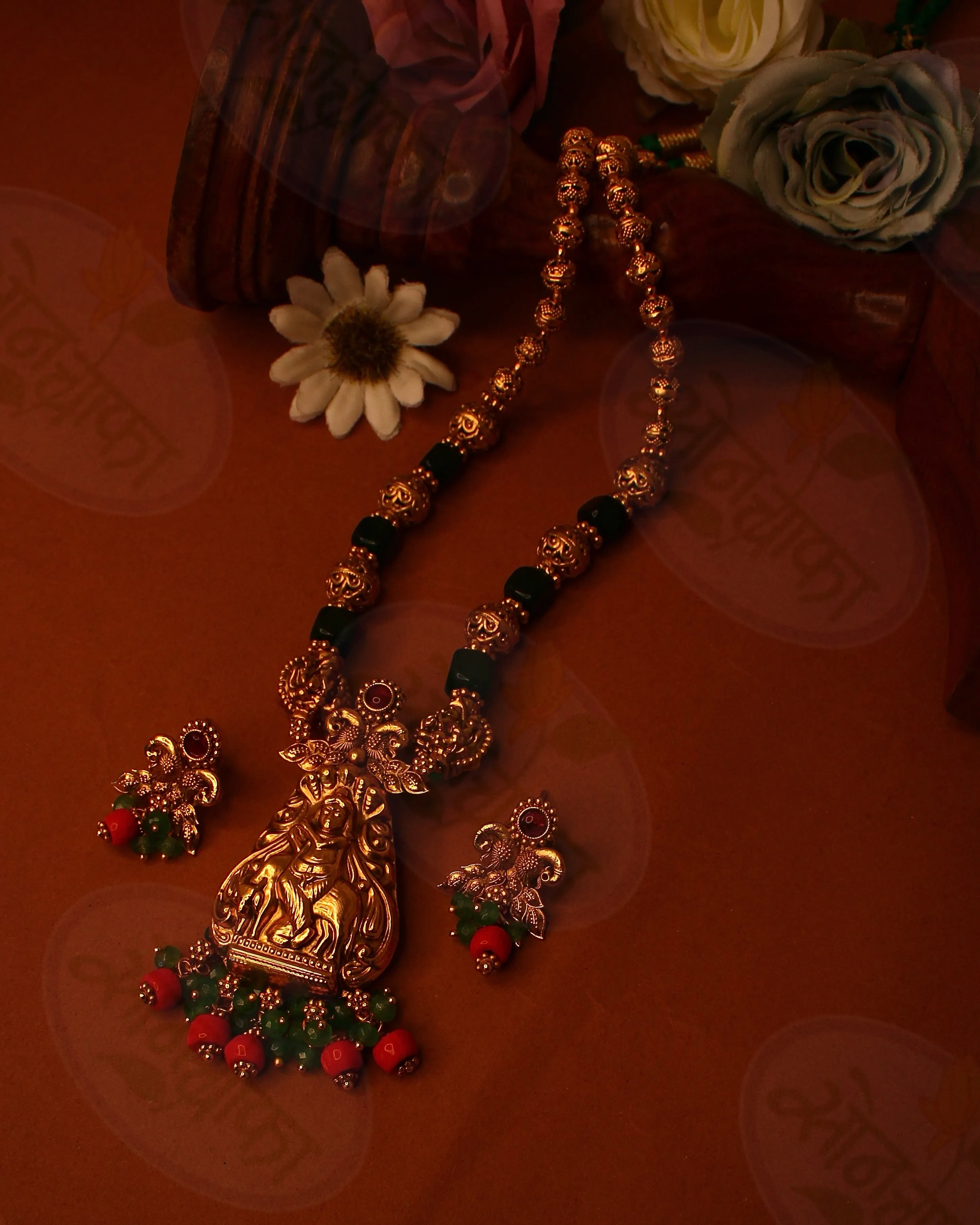 ELEGANT ALLURE RAJASI NECKLACE