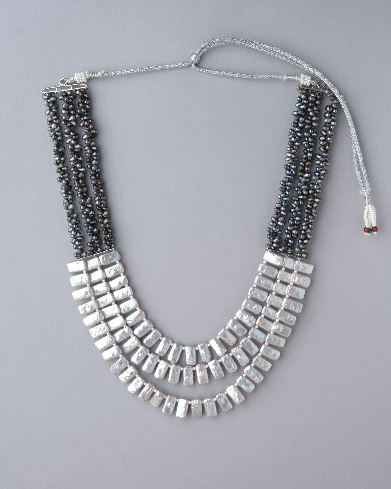 Fashionable Baroque Black And Grey Necklace