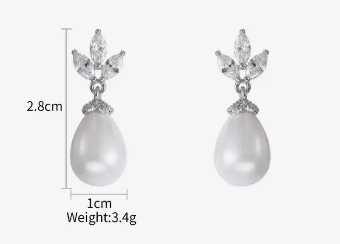 Nora - Silver Pearl Earring