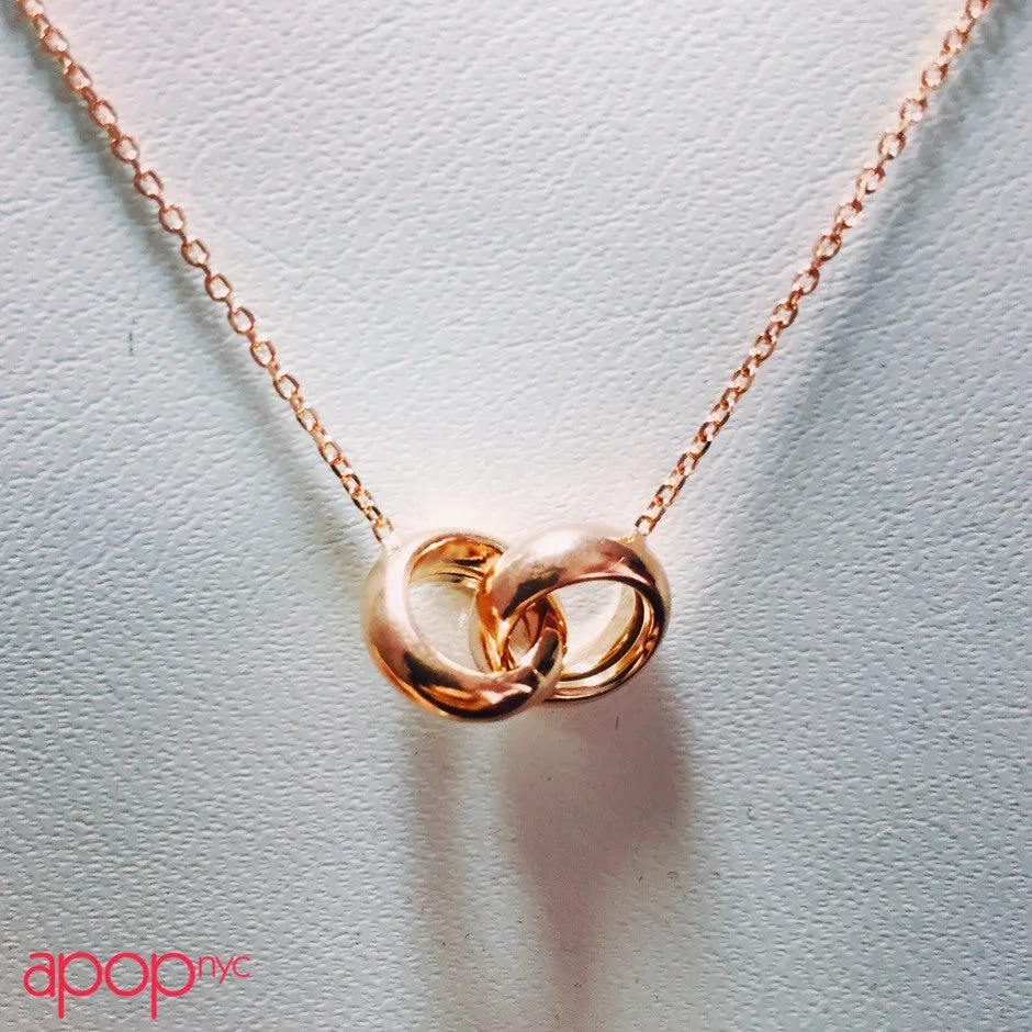 "Love Lockdown"Rose Gold-Dipped Interlocking Rings Necklace