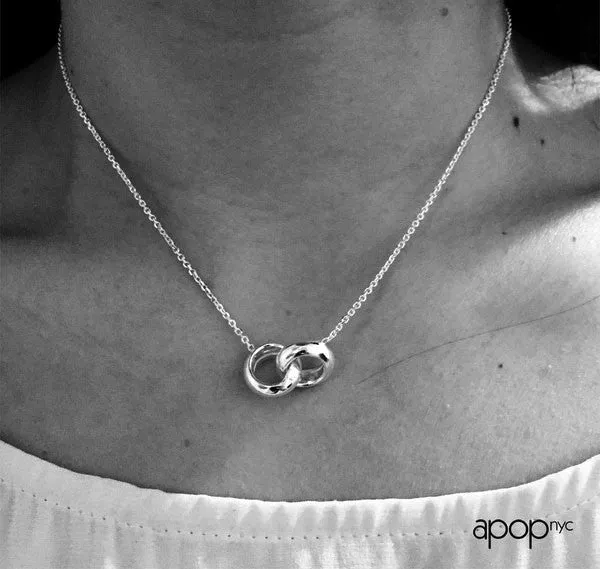 "Love Lockdown"Rose Gold-Dipped Interlocking Rings Necklace